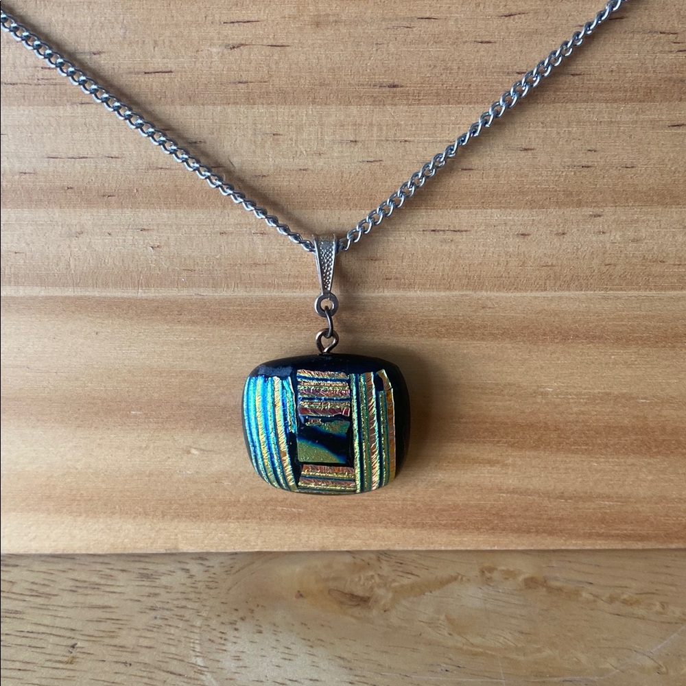 Kendra Scott Artisan Dichroic Glass pendant necklace